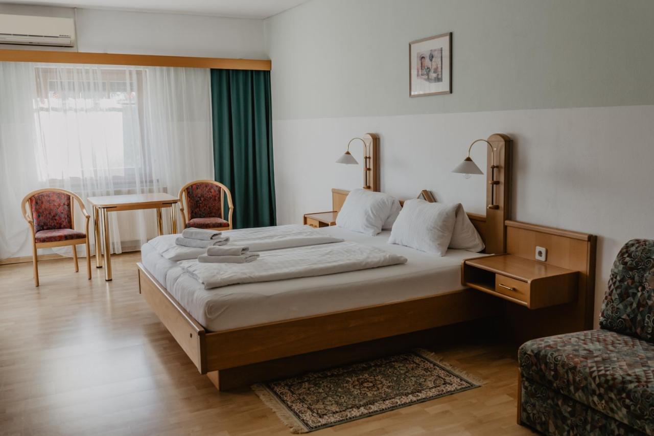 Georgshof Hotel Podersdorf am See Exterior photo